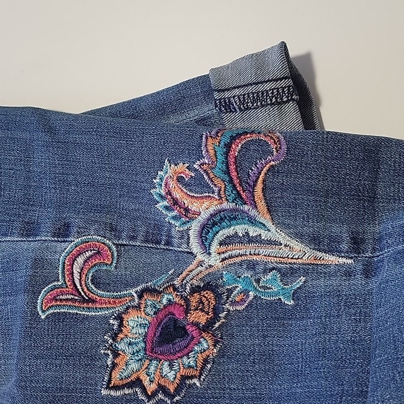 Chico's Blue Embroidered Cropped Jeans Sz 2.5 - Picture 15 of 16